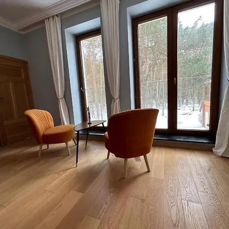 아파트호텔 Lesna & 3*