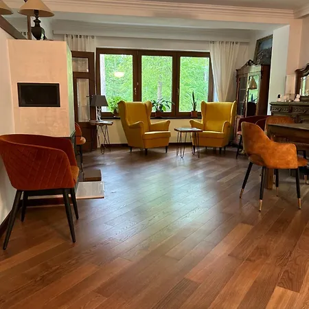Aparthotel Lesna & *