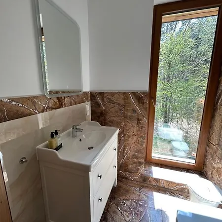 아파트호텔 Lesna & 3*